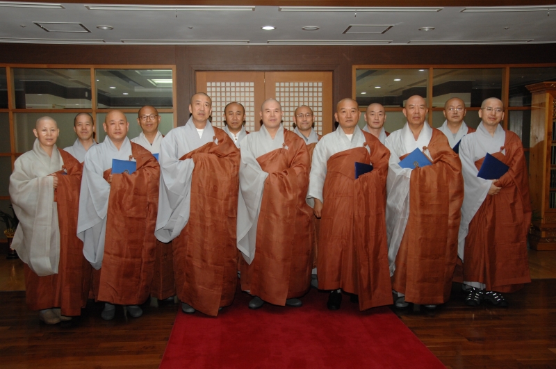 2010.07.26_교육원 장학위원회 임명장 수여 (35)